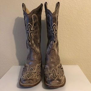 SIZE 8 CORRAL WOMANS COWBOY BOOTS - make an offer